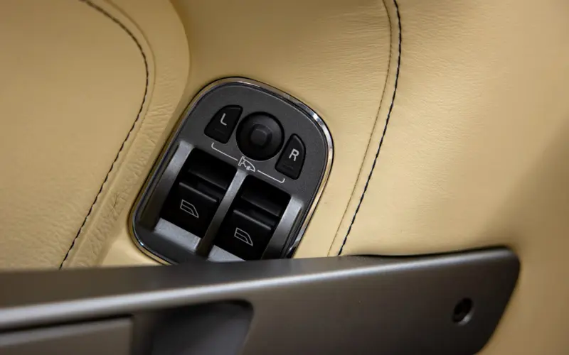 Aston Martin DB9 Volante 6.0 Touchtronic - 125548