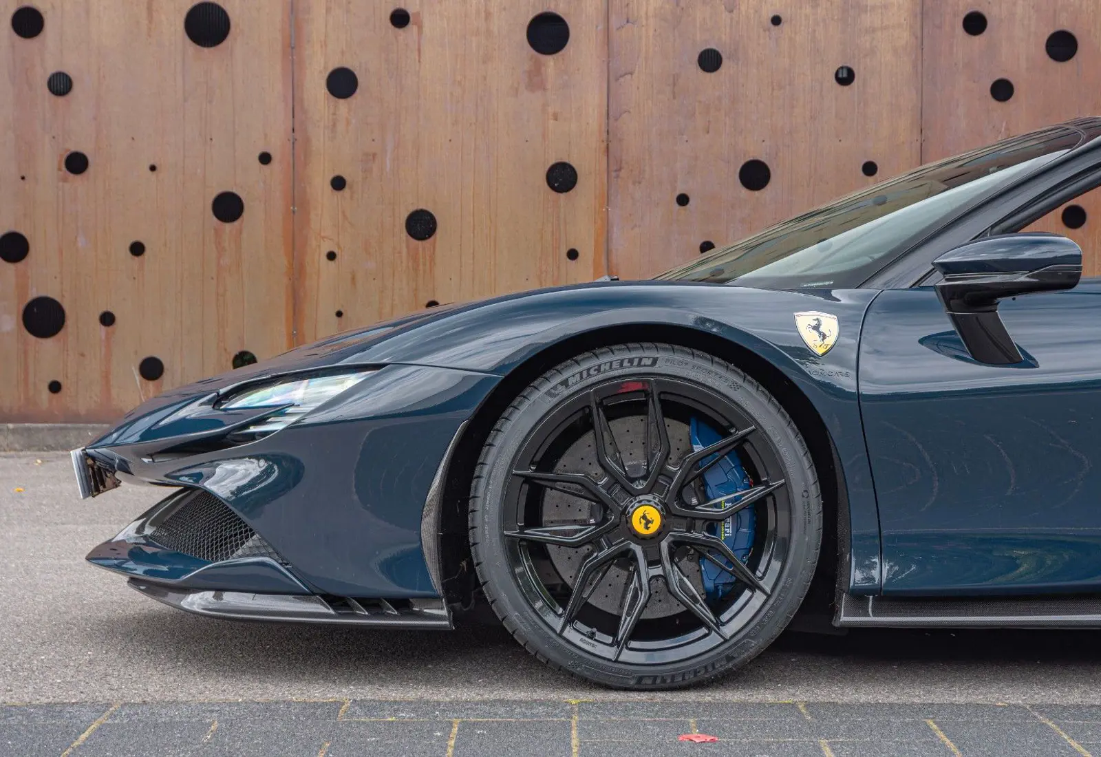 Ferrari SF90 Spider * CARBON(12x) * CARPLAY * LIFT * TWO-TONE *  - 110866