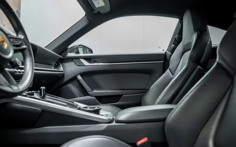 Porsche 992 Carrera 4S * 18-WEG * H.ACHSLENKUNG * SITZBELÜFT *  - 138345