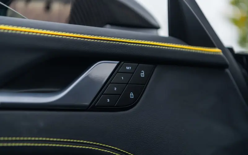 Porsche 911 BRABUS ROCKET R * 1 OF 25 * 900HP * CARBON * LIFT *  - 134979