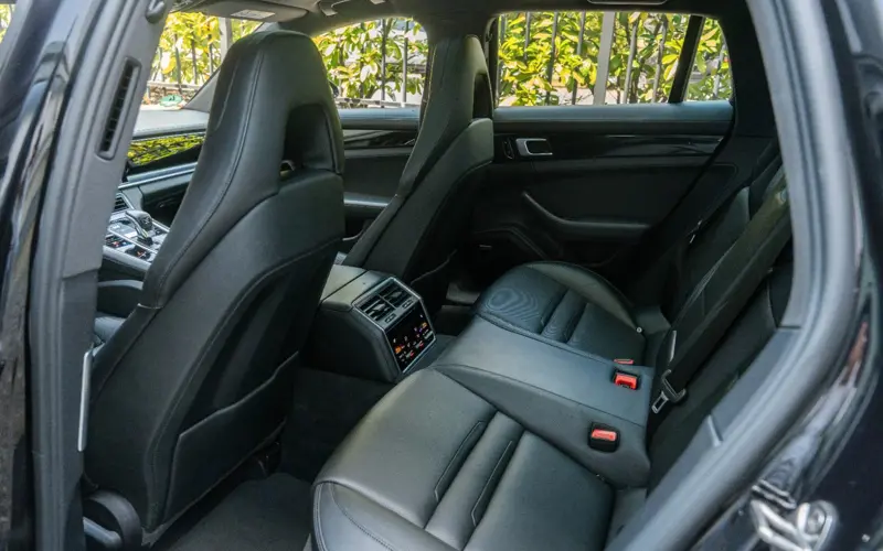 Porsche Panamera Sport Turismo 4 E-Hybrid * SPORTPAKET * CH - 166176