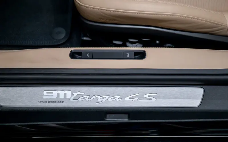 Porsche 911 Targa 4S Heritage Edition * 1 OF 992 * DESIGN *  - 174300