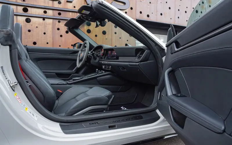 Porsche 911 Carrera 4 GTS Cabrio * 18 WEG * BOSE * SPORT * PASM *  - 84836