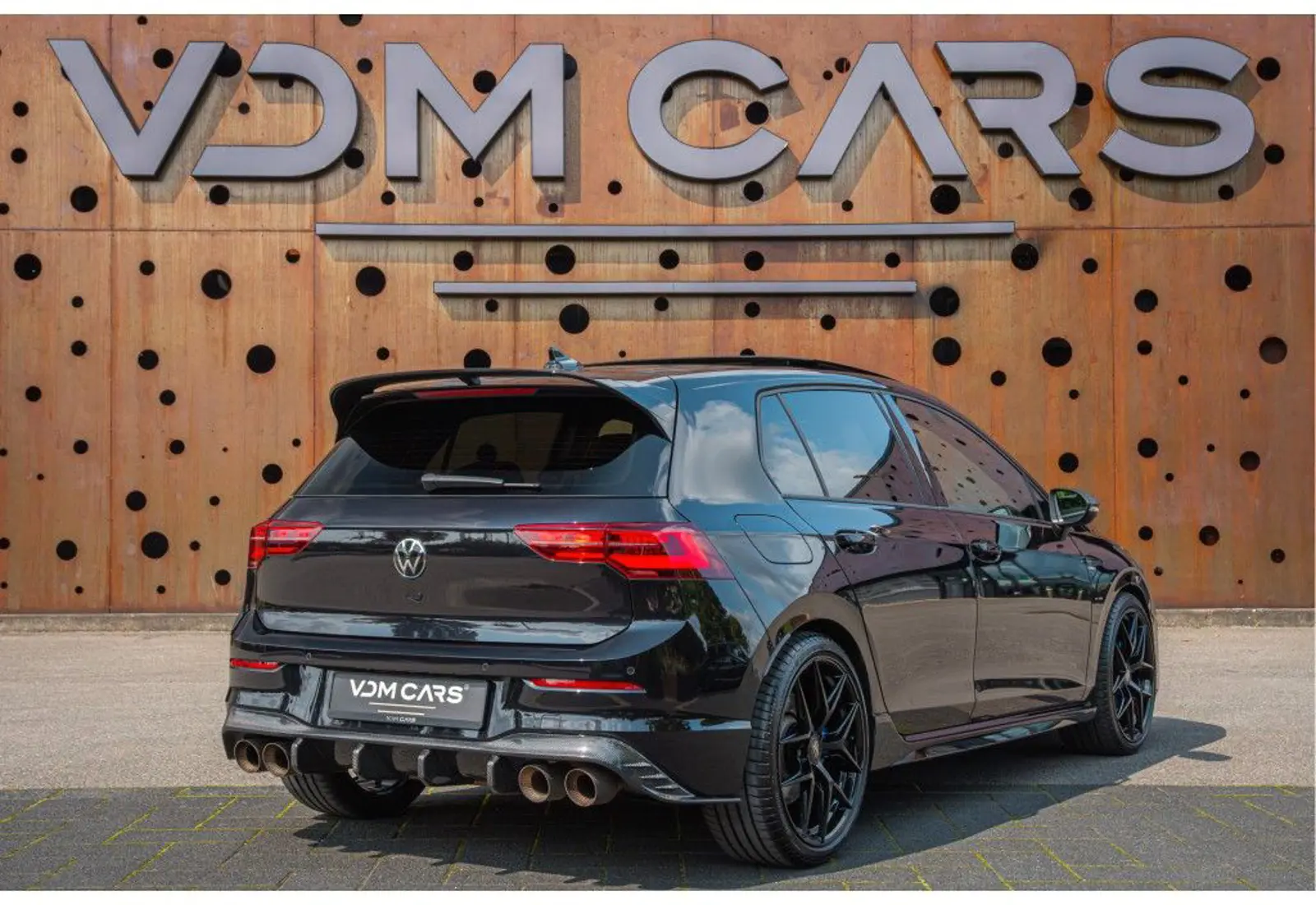 Volkswagen Golf VIII R 4Motion * AKRAPOVIC * STAGE 2 * PANO * PERF - 127644