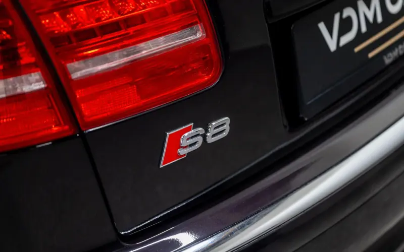 Audi S8 5.2 quattro * MASSAGE * LUFTFEDERUNG * CARBON *  - 132996