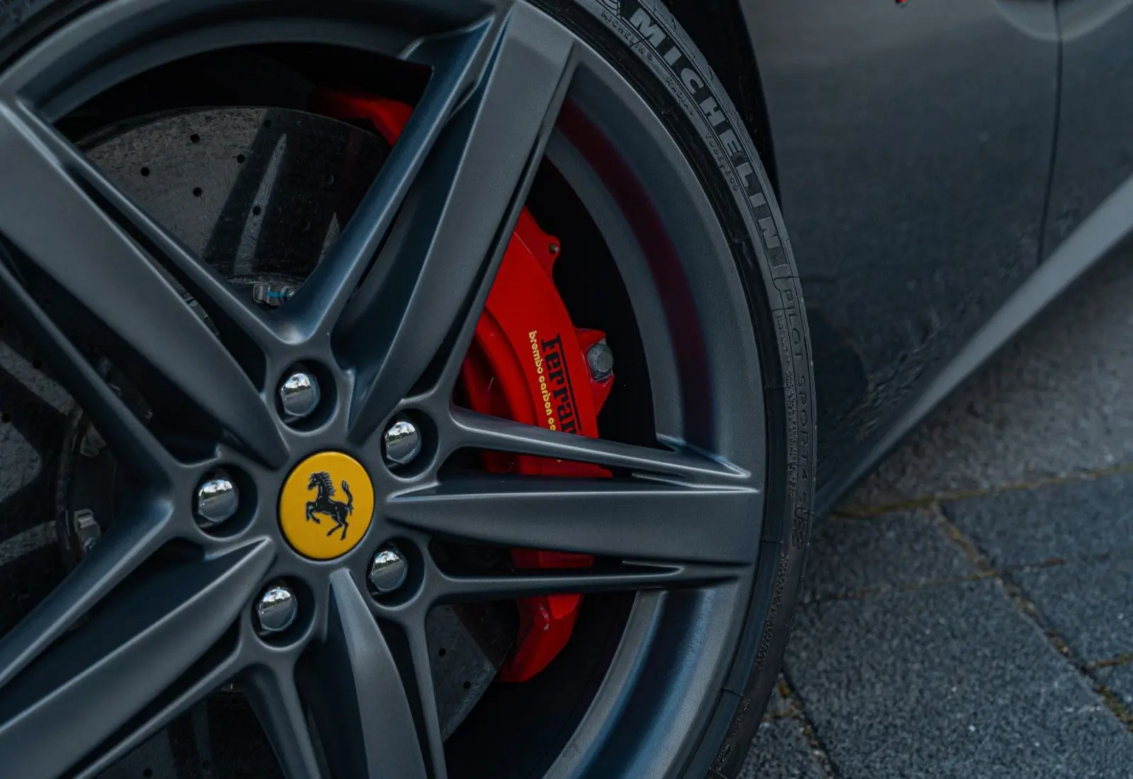 Ferrari F12 Berlinetta * ALCANTARA * CUSTOM * CARBON *  - 137160