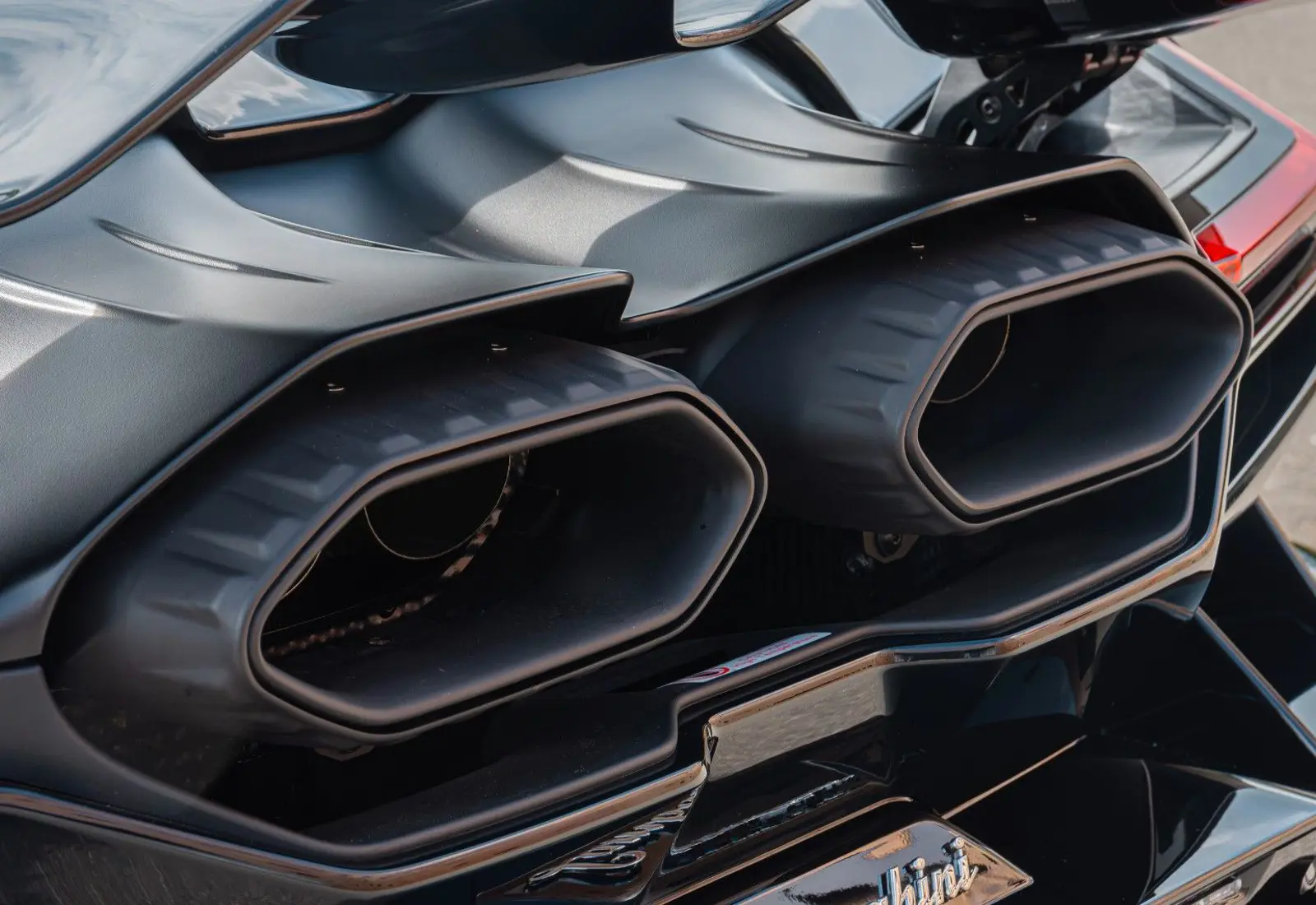 Lamborghini Revuelto 6.5 V12 * NEW CAR * AVAILABLE * BI COLOR - 126179